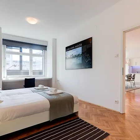 Slovenska Street Апартаменты *